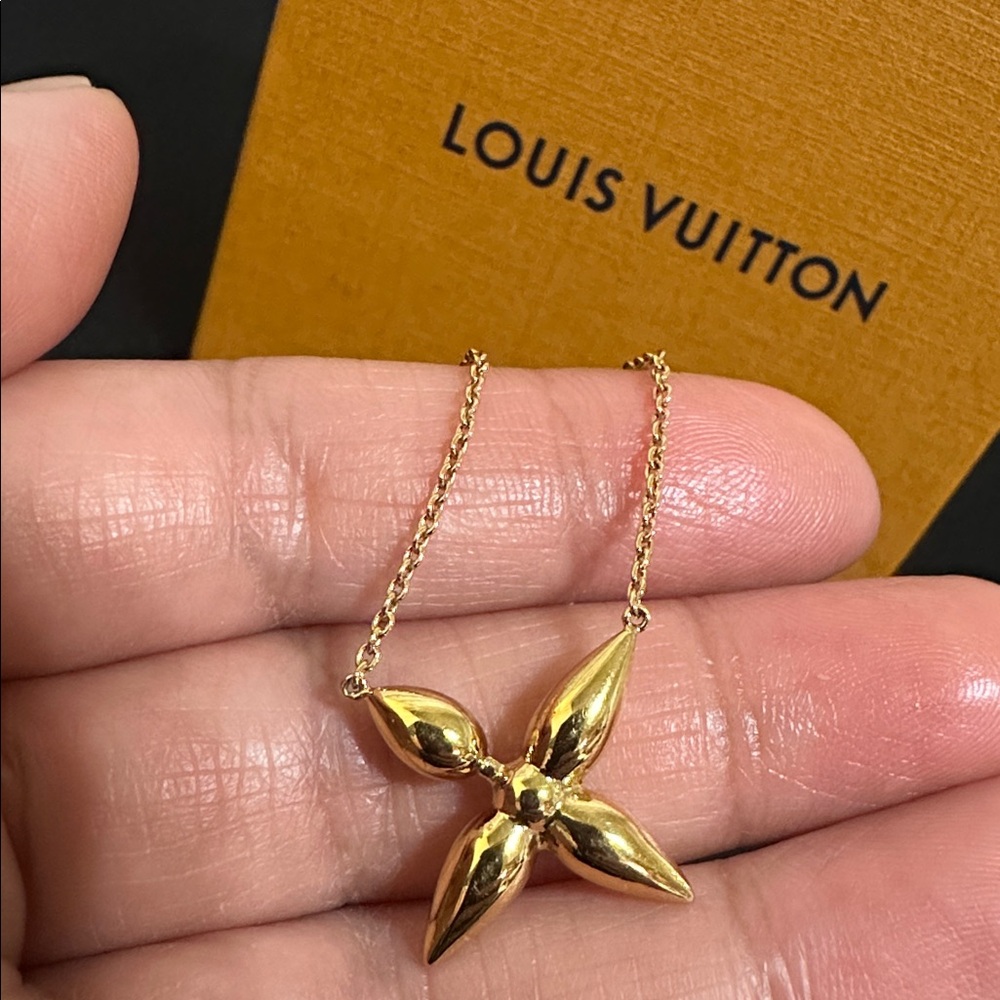 Louis Vuitton Gold Tone Monogram Flower Pendant Necklace - Picture 5 of 12